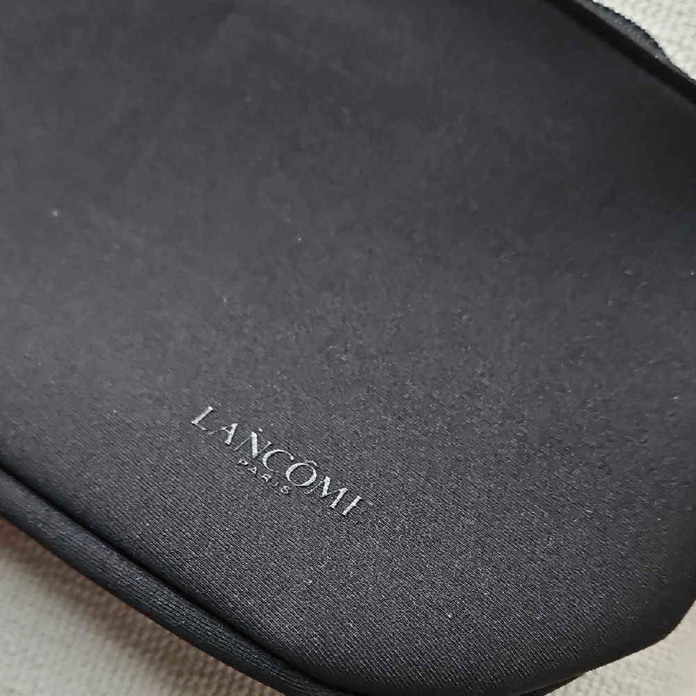 Lancôme Black Cosmetic Bag with 4 Mini/Travel Items - Picture 3 of 16